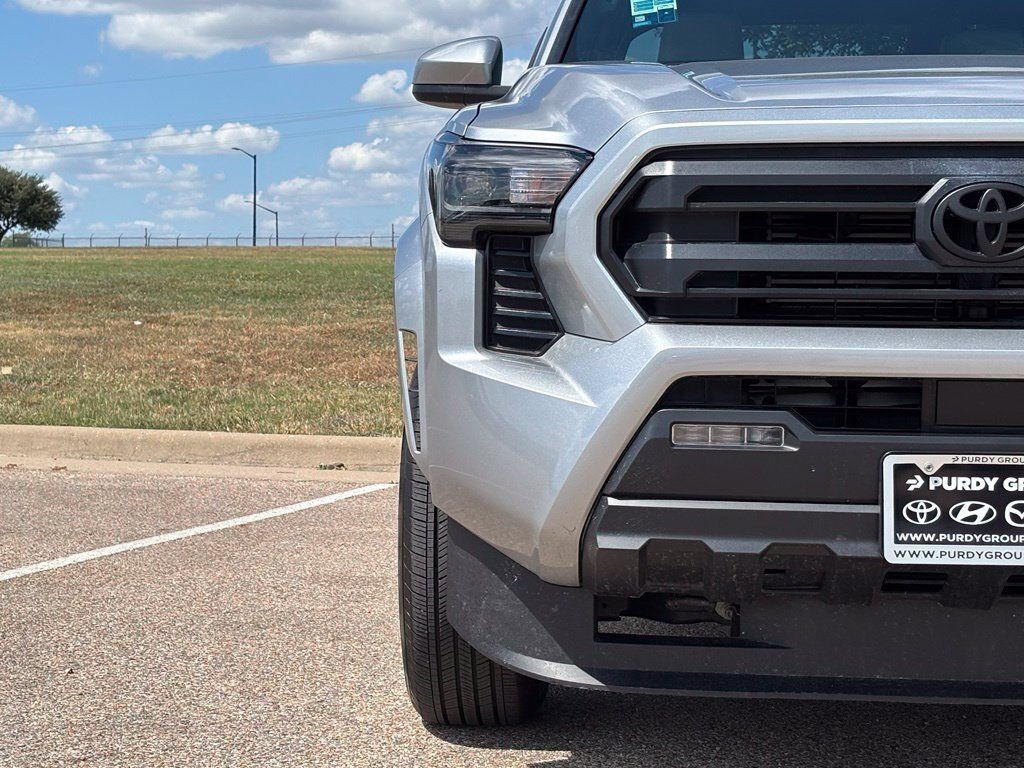 Used 2026 Toyota Tacoma SR5 AWD/4WD image 4