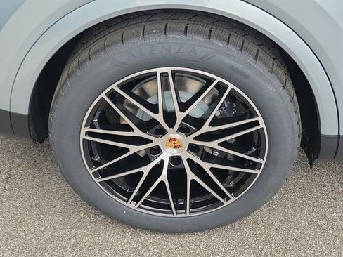 New 2026 Porsche Cayenne image 12
