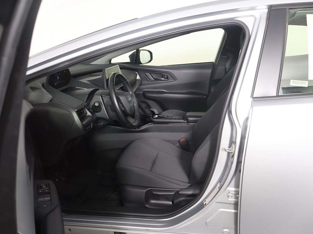 Used 2025 Toyota Prius LE FWD image 27