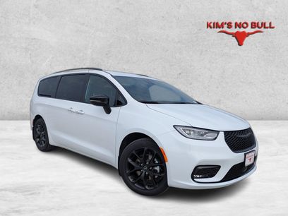 New 2026 Chrysler Pacifica Select w/ S Appearance Package