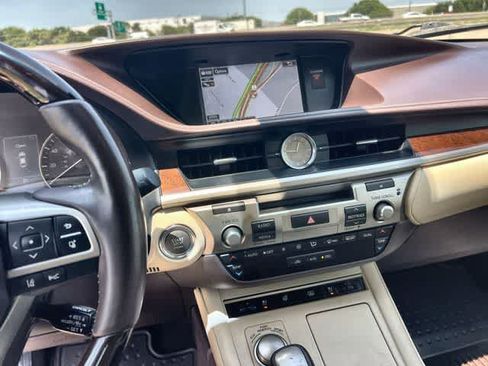 Used 2016 Lexus ES 350 w/ Luxury Package w/Wood Trim FWD image 18