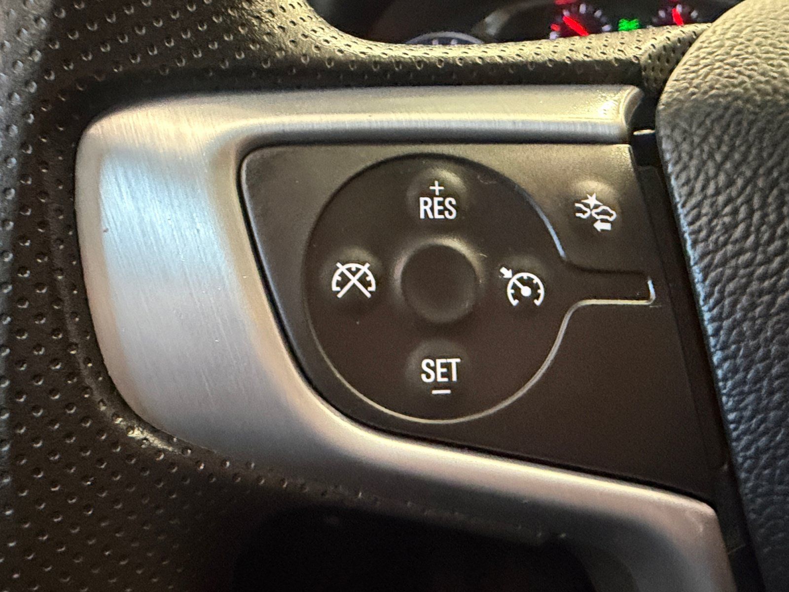 Used 2024 GMC Terrain SLE w/ Elevation Edition FWD image 34
