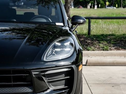 Used 2025 Porsche Macan AWD/4WD image 57