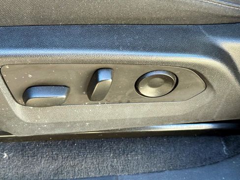 Used 2023 Chevrolet Colorado Trail Boss image 16