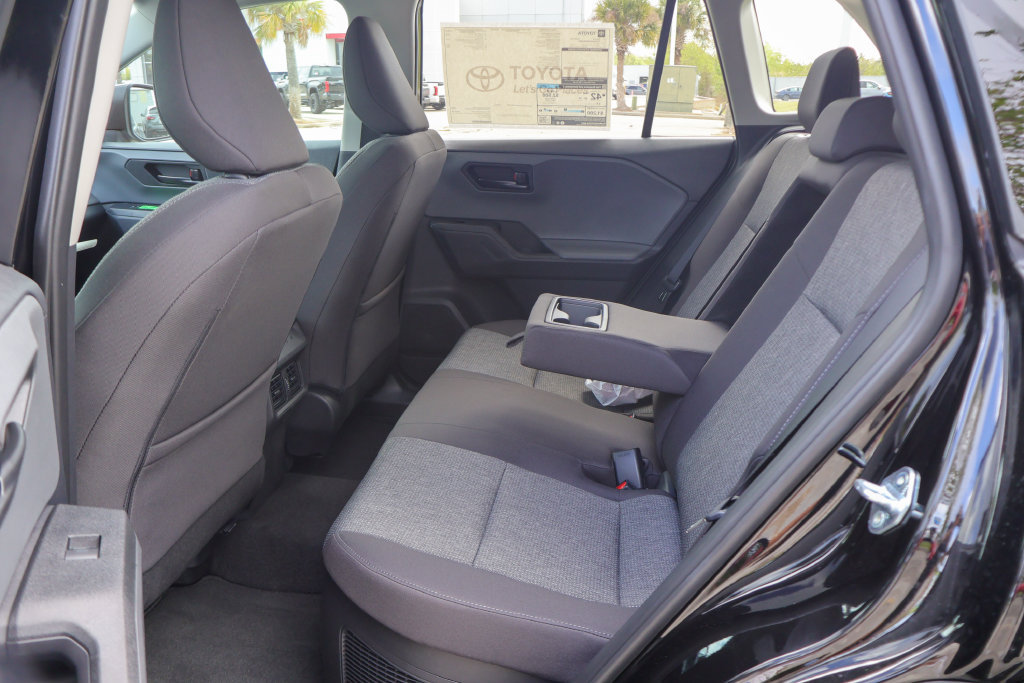 Used 2026 Toyota RAV4 LE AWD/4WD image 9