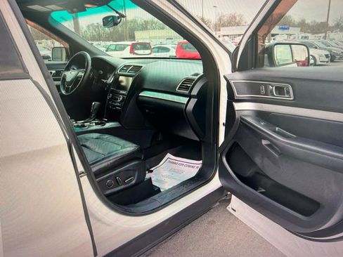 Used 2016 Ford Explorer XLT w/ Equipment Group 202A AWD/4WD image 14