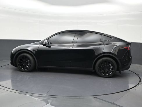 Used 2023 Tesla Model Y Long Range AWD/4WD image 2