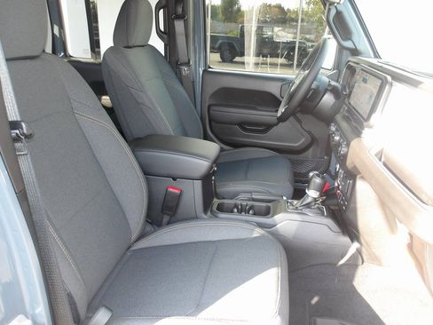 New 2025 Jeep Gladiator Willys image 15