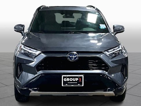 Used 2024 Toyota RAV4 SE image 3