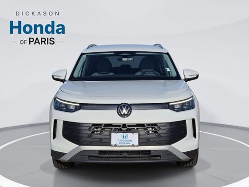 Used 2026 Volkswagen Tiguan SE FWD image 2