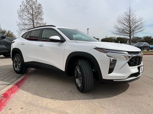 Used 2025 Chevrolet Trax LT image 5