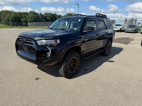 Used 2021 Toyota 4Runner SR5 AWD/4WD image 2