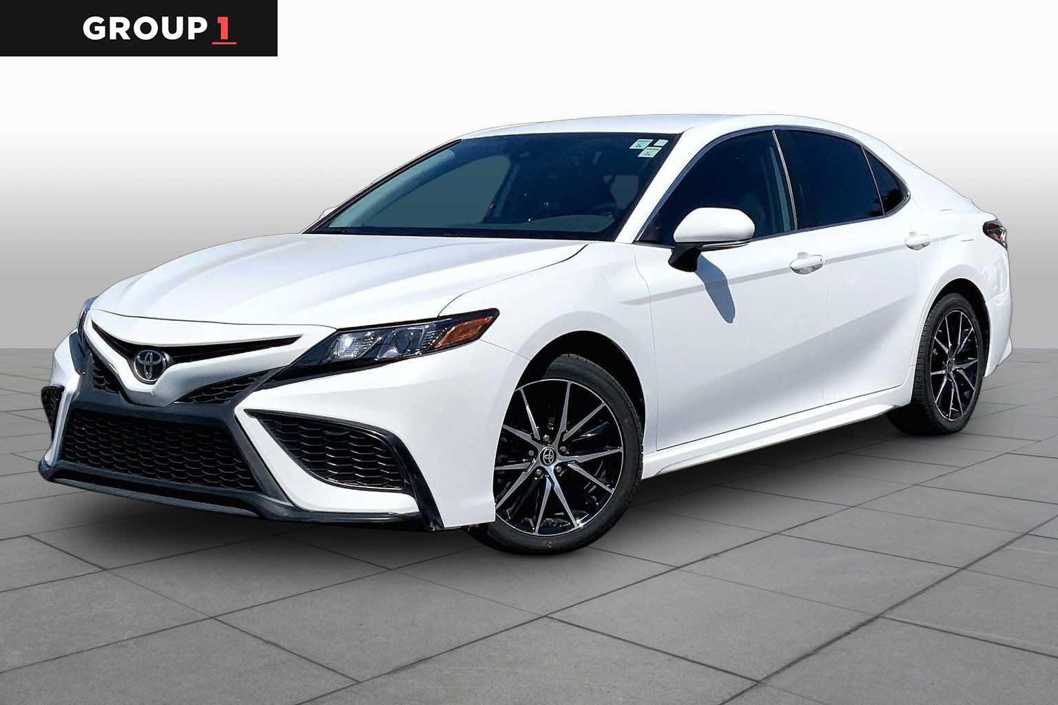 Used 2024 Toyota Camry SE FWD image 1