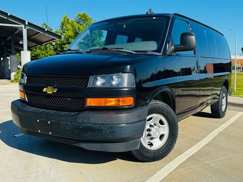 Used 2018 Chevrolet Express 2500 LS w/ Driver Convenience Package RWD image 1