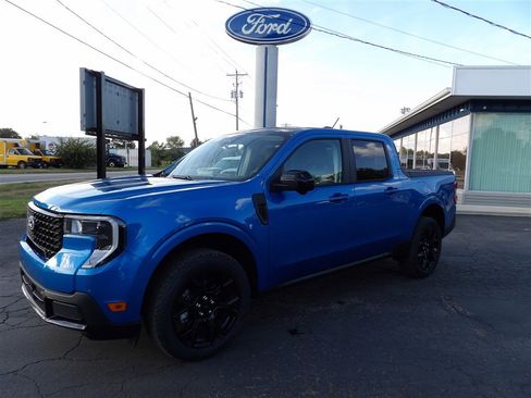 New 2025 Ford Maverick Lariat w/ Black Appearance Package image 3