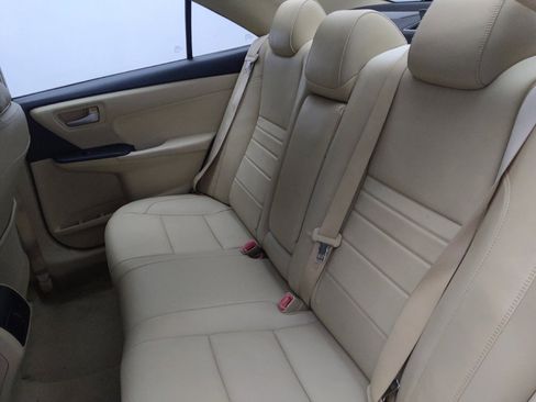 Used 2015 Toyota Camry XLE w/ Moonroof Package image 18