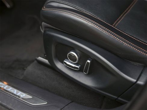 Used 2019 Jaguar F-PACE Prestige image 17