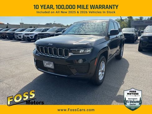 New 2026 Jeep Grand Cherokee Laredo AWD/4WD image 1
