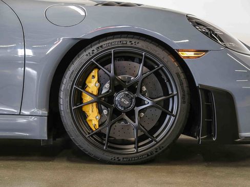 Used 2025 Porsche 718 Cayman GT4 RS w/ Weissach Package RWD image 21