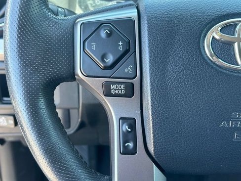 Used 2018 Toyota Tacoma SR5 AWD/4WD image 19