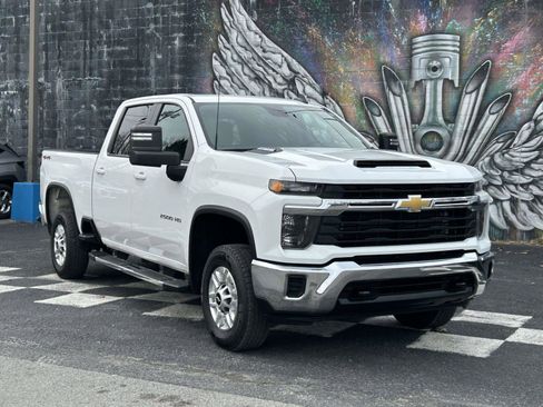 Used 2024 Chevrolet Silverado 2500 LT image 1