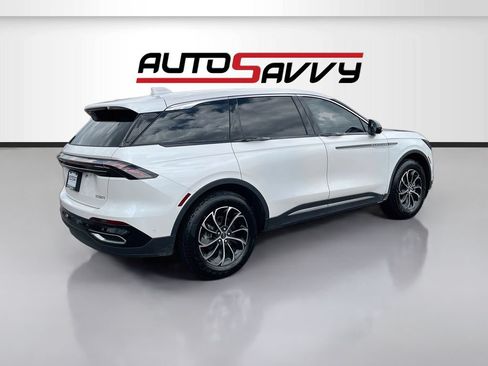 Used 2024 Lincoln Nautilus Premier AWD/4WD image 7