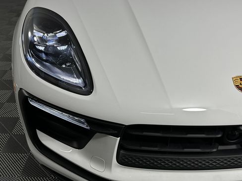 Certified 2025 Porsche Macan image 11