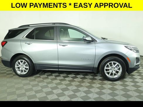 Used 2023 Chevrolet Equinox LT image 2