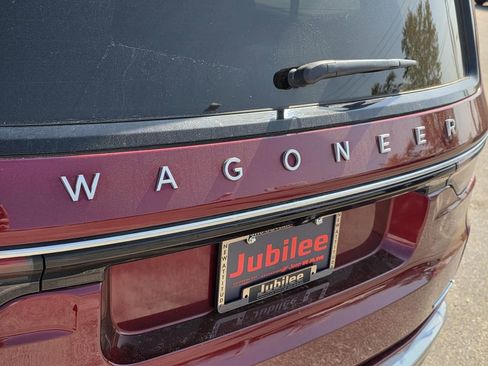 Used 2023 Jeep Wagoneer L Series II image 37