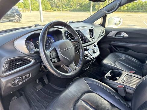 Used 2018 Chrysler Pacifica Touring-L Plus FWD image 27