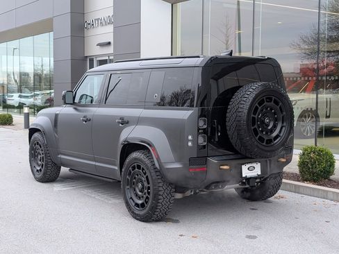 Used 2025 Land Rover Defender 110 image 3