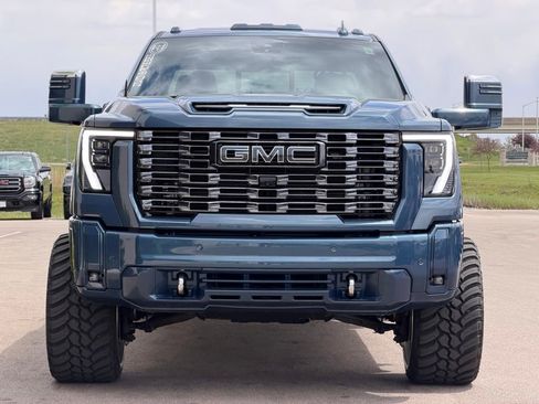 Used 2025 GMC Sierra 2500 Denali Ultimate AWD/4WD image 6