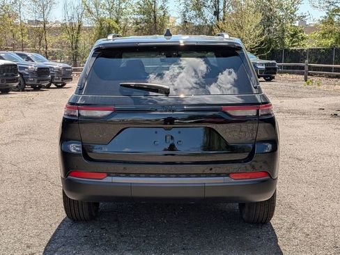 New 2026 Jeep Grand Cherokee Altitude AWD/4WD image 4