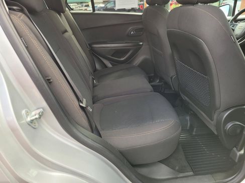 Used 2021 Chevrolet Trax LS w/ Tint and Cruise Package AWD/4WD image 18