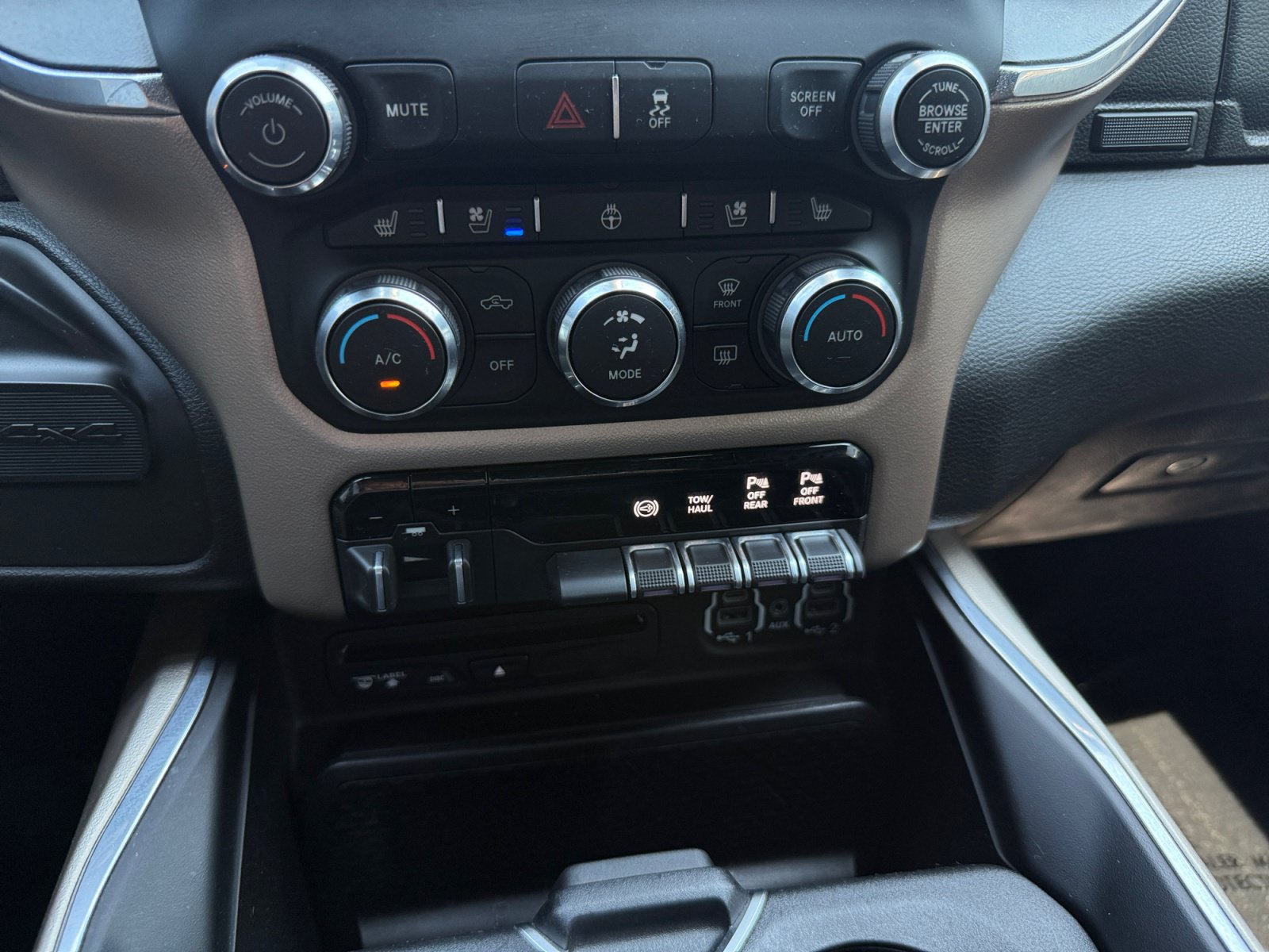 Used 2019 RAM 3500 Laramie AWD/4WD image 13