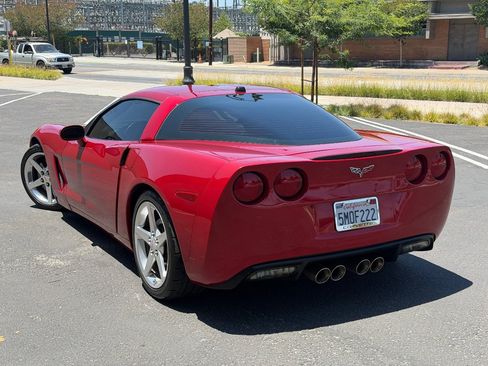 Used 2005 Chevrolet Corvette Coupe w/ Preferred Equipment Group RWD image 8