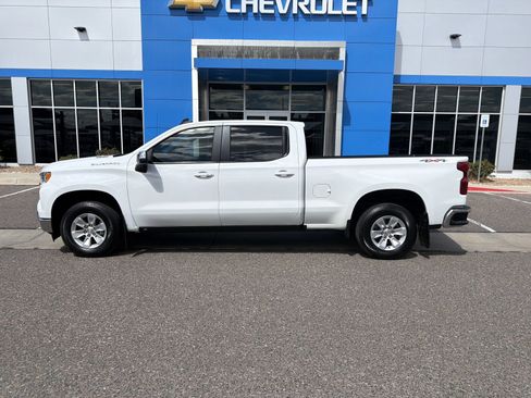 Used 2023 Chevrolet Silverado 1500 LT w/ Leather Package AWD/4WD image 2
