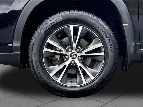 Certified 2019 Toyota Highlander LE w/ Carpet Mat Package (TMS) AWD/4WD image 11