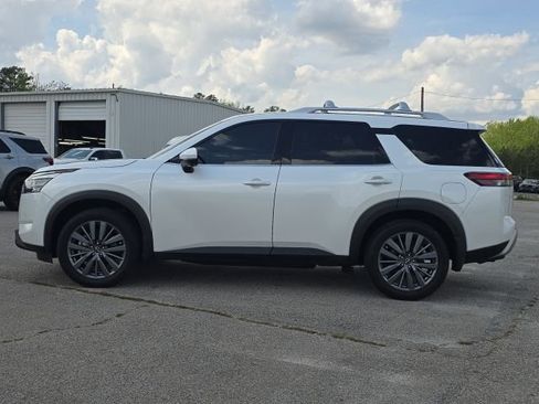 Used 2025 Nissan Pathfinder SL w/ SL Premium Package image 2