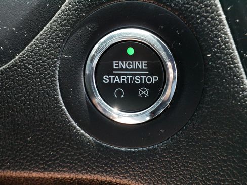 Used 2017 Ford Explorer XLT w/ Equipment Group 202A AWD/4WD image 29