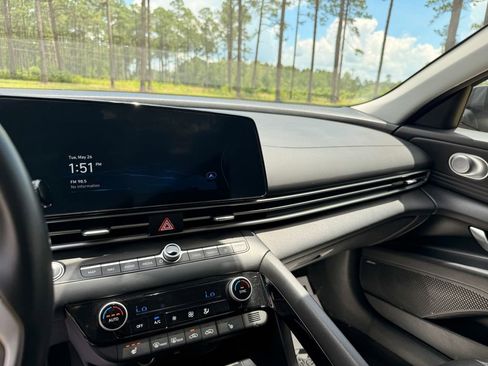 Used 2024 Hyundai Elantra Limited FWD image 16