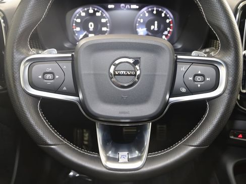 Used 2020 Volvo XC40 T5 R-Design image 37