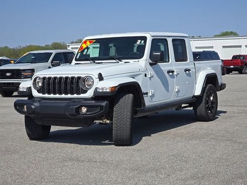 Certified 2024 Jeep Gladiator Sport AWD/4WD image 3