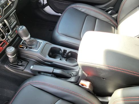 New 2025 Jeep Wrangler Unlimited Rubicon image 19