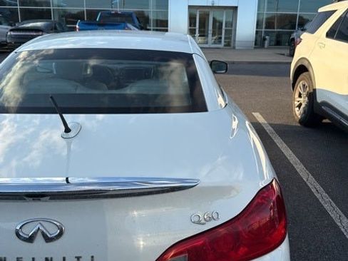 Used 2015 INFINITI Q60 Convertible w/ Premium Package image 23