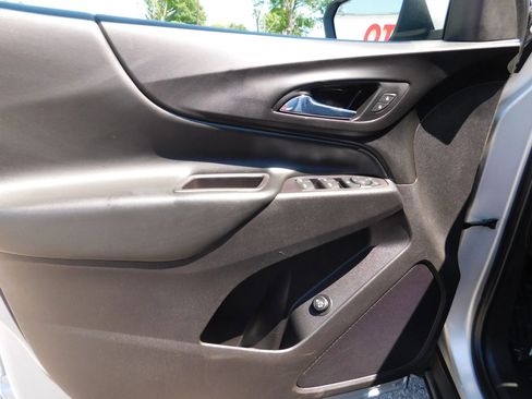 Used 2020 Chevrolet Equinox LT FWD image 14