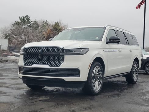 New 2025 Lincoln Navigator L Reserve image 2