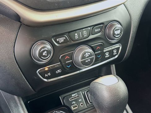 Used 2017 Jeep Cherokee 75th Anniversary AWD/4WD image 16
