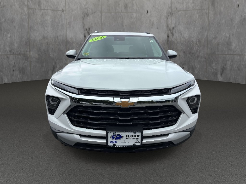Used 2025 Chevrolet TrailBlazer LT w/ Convenience Package AWD/4WD image 8