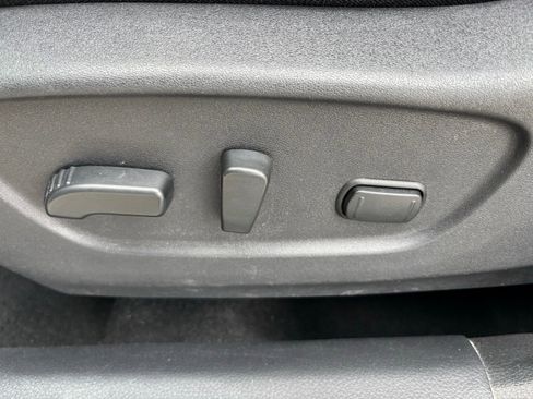 Used 2020 Nissan Rogue SV image 15